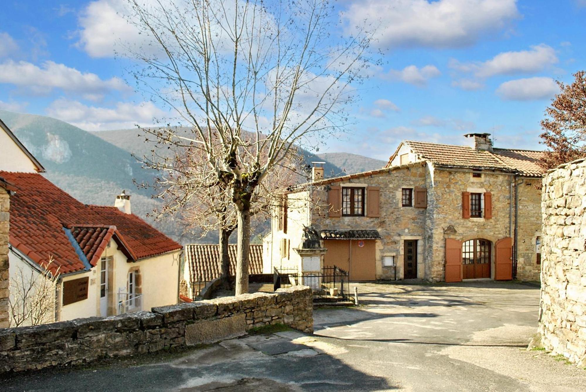Maison Charmante Avec Vue Sur La Montagne, Mostuejouls Luaran gambar